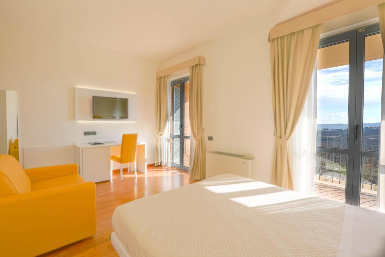 Hotel Palazzo Bello - Nuova Gestione เรกานาติ ภายนอก รูปภาพ