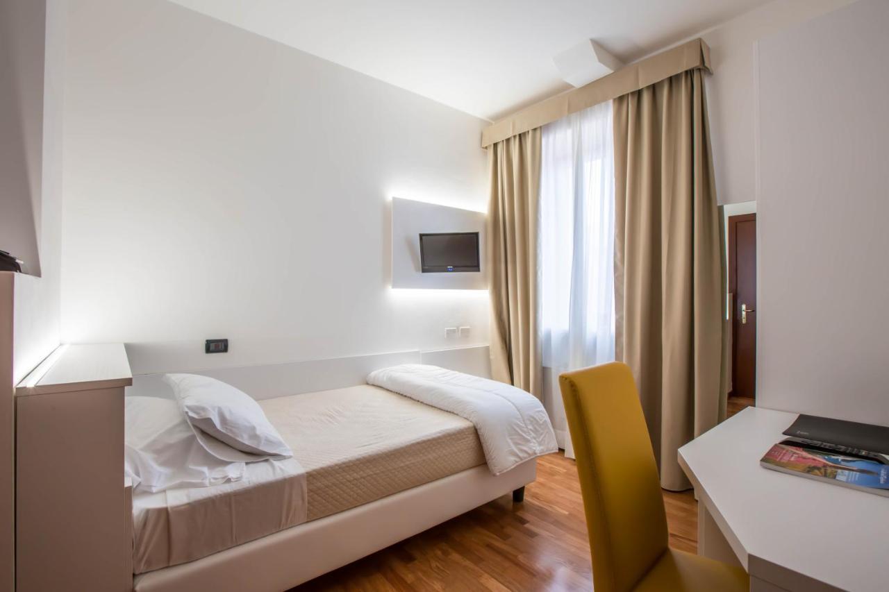 Hotel Palazzo Bello - Nuova Gestione เรกานาติ ภายนอก รูปภาพ