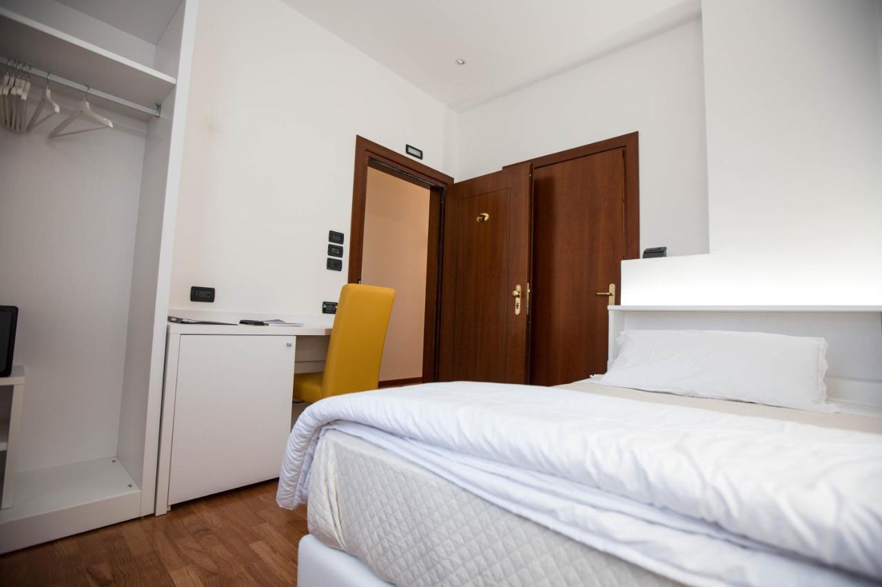Hotel Palazzo Bello - Nuova Gestione เรกานาติ ภายนอก รูปภาพ