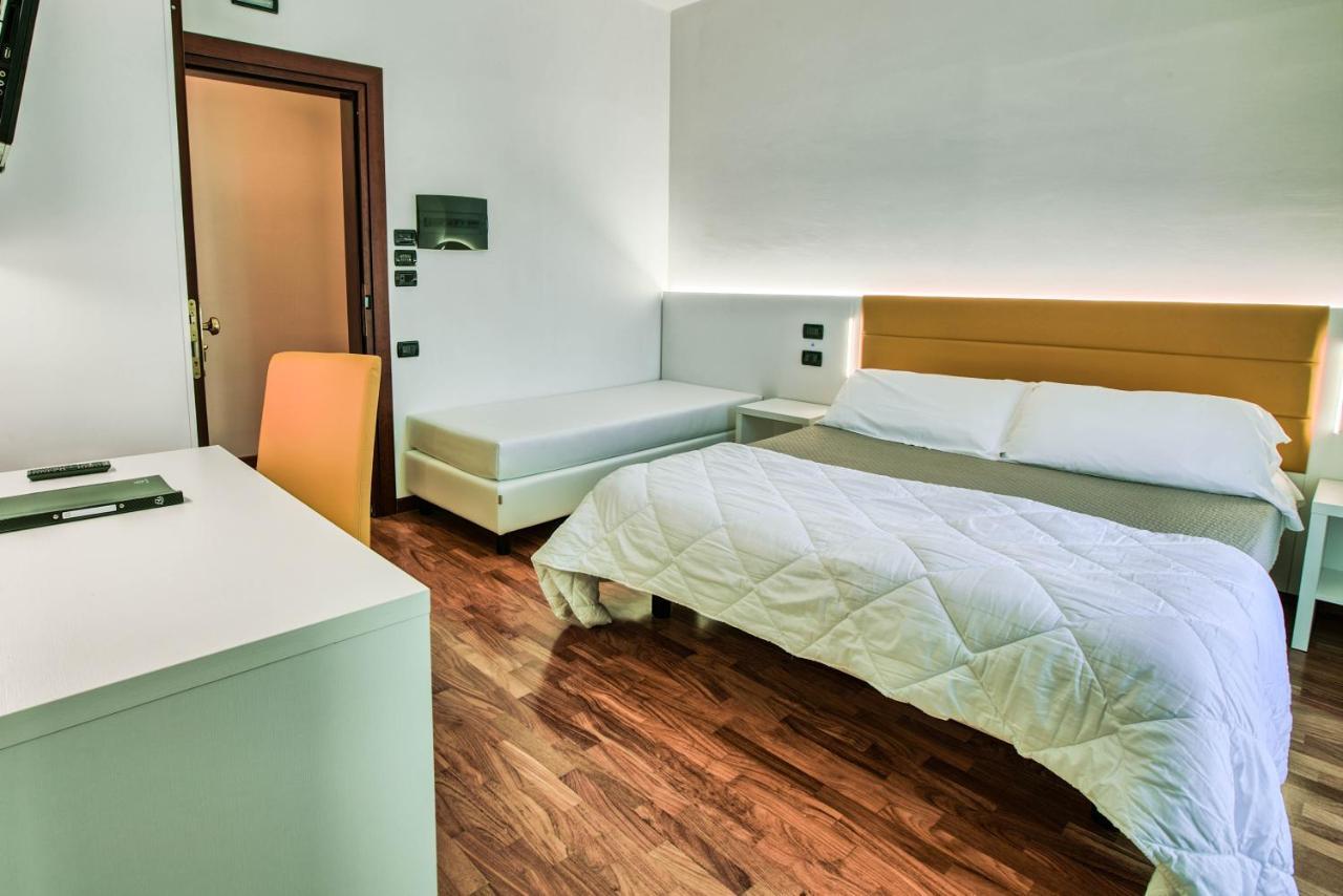 Hotel Palazzo Bello - Nuova Gestione เรกานาติ ภายนอก รูปภาพ