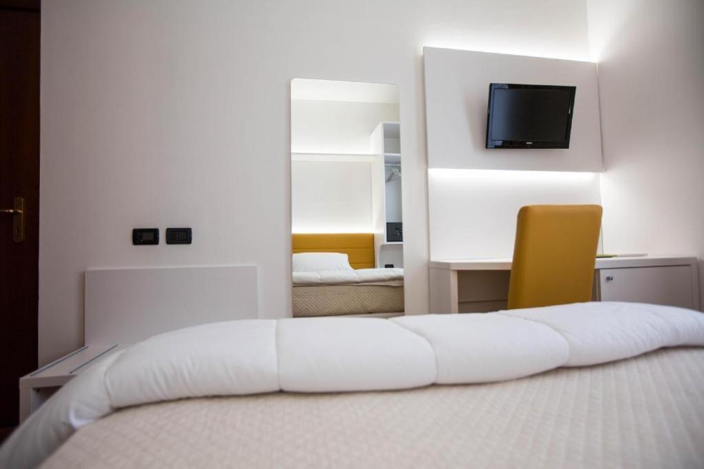 Hotel Palazzo Bello - Nuova Gestione เรกานาติ ภายนอก รูปภาพ