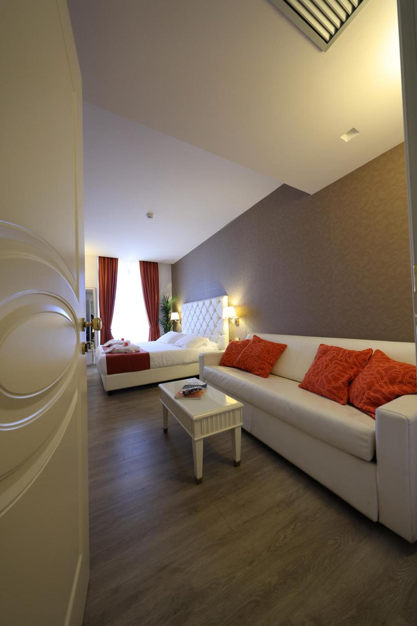 Hotel Palazzo Bello - Nuova Gestione เรกานาติ ภายนอก รูปภาพ