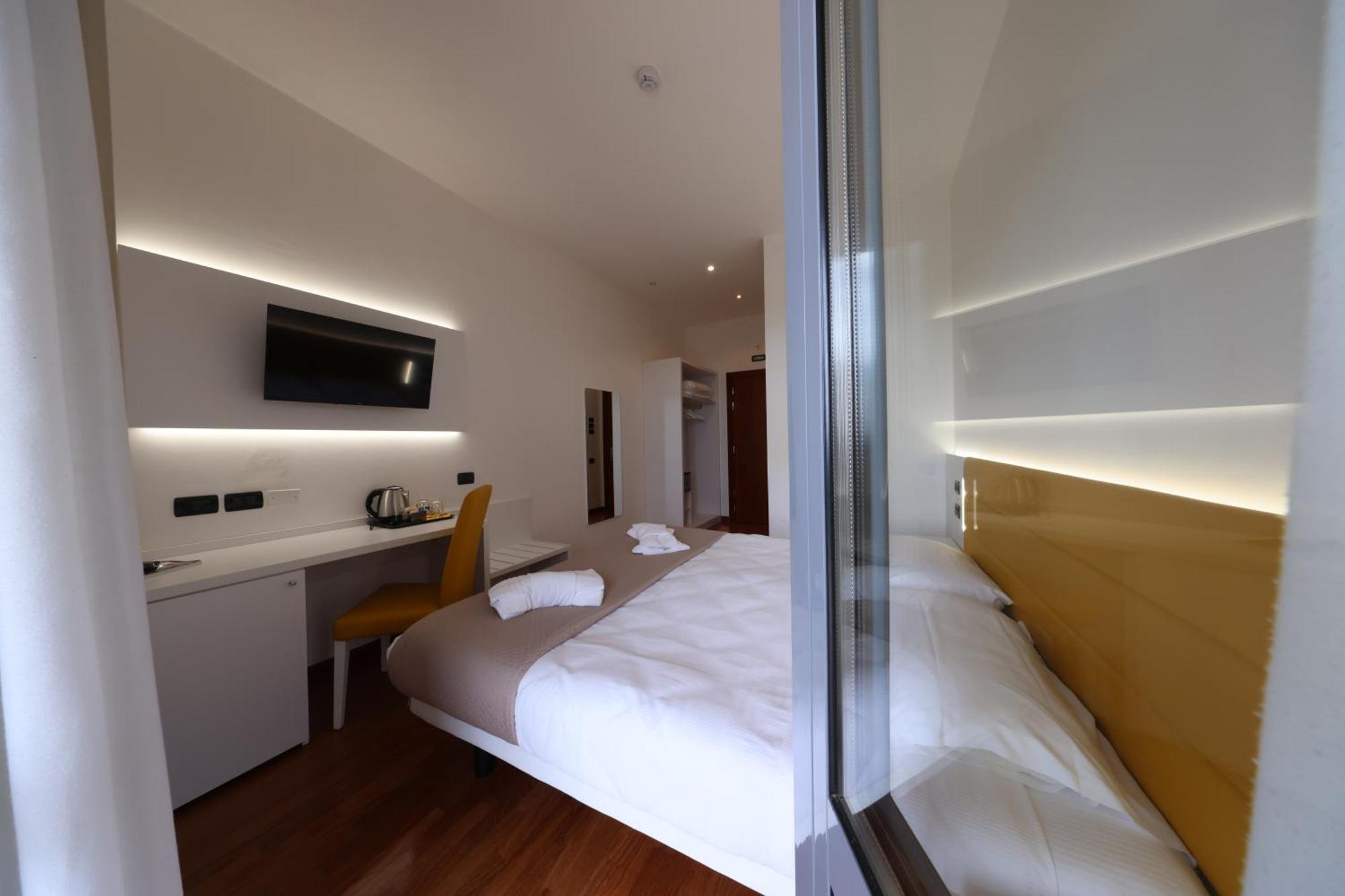 Hotel Palazzo Bello - Nuova Gestione เรกานาติ ภายนอก รูปภาพ