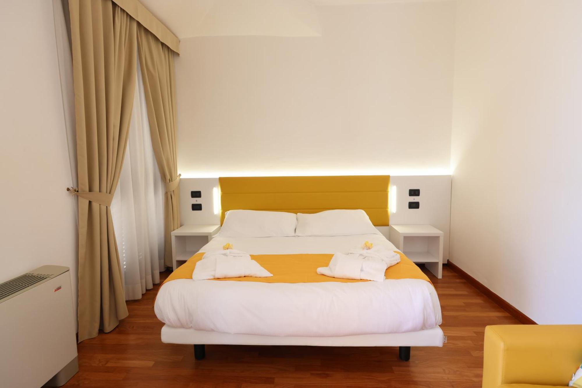 Hotel Palazzo Bello - Nuova Gestione เรกานาติ ภายนอก รูปภาพ