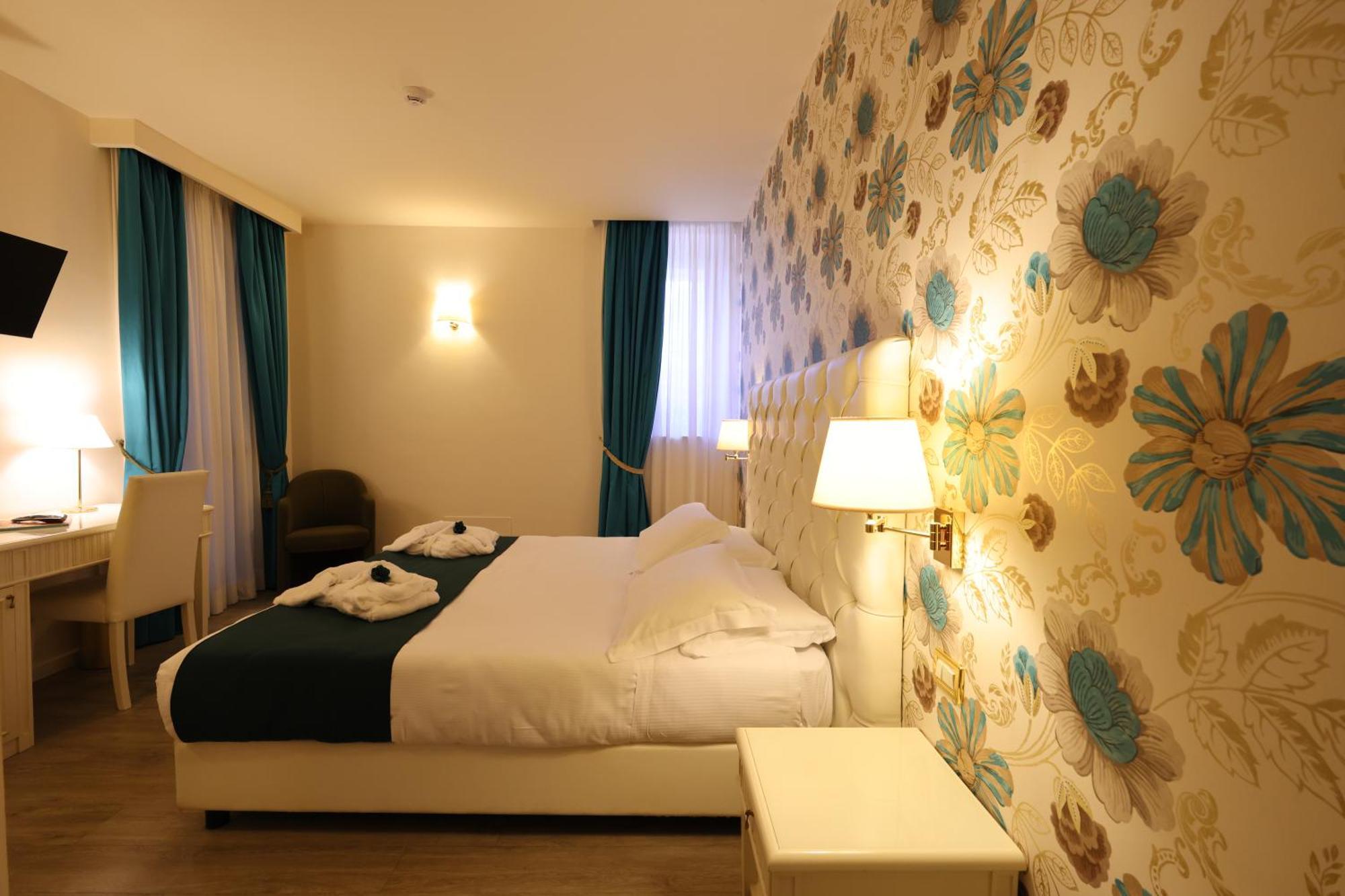 Hotel Palazzo Bello - Nuova Gestione เรกานาติ ภายนอก รูปภาพ