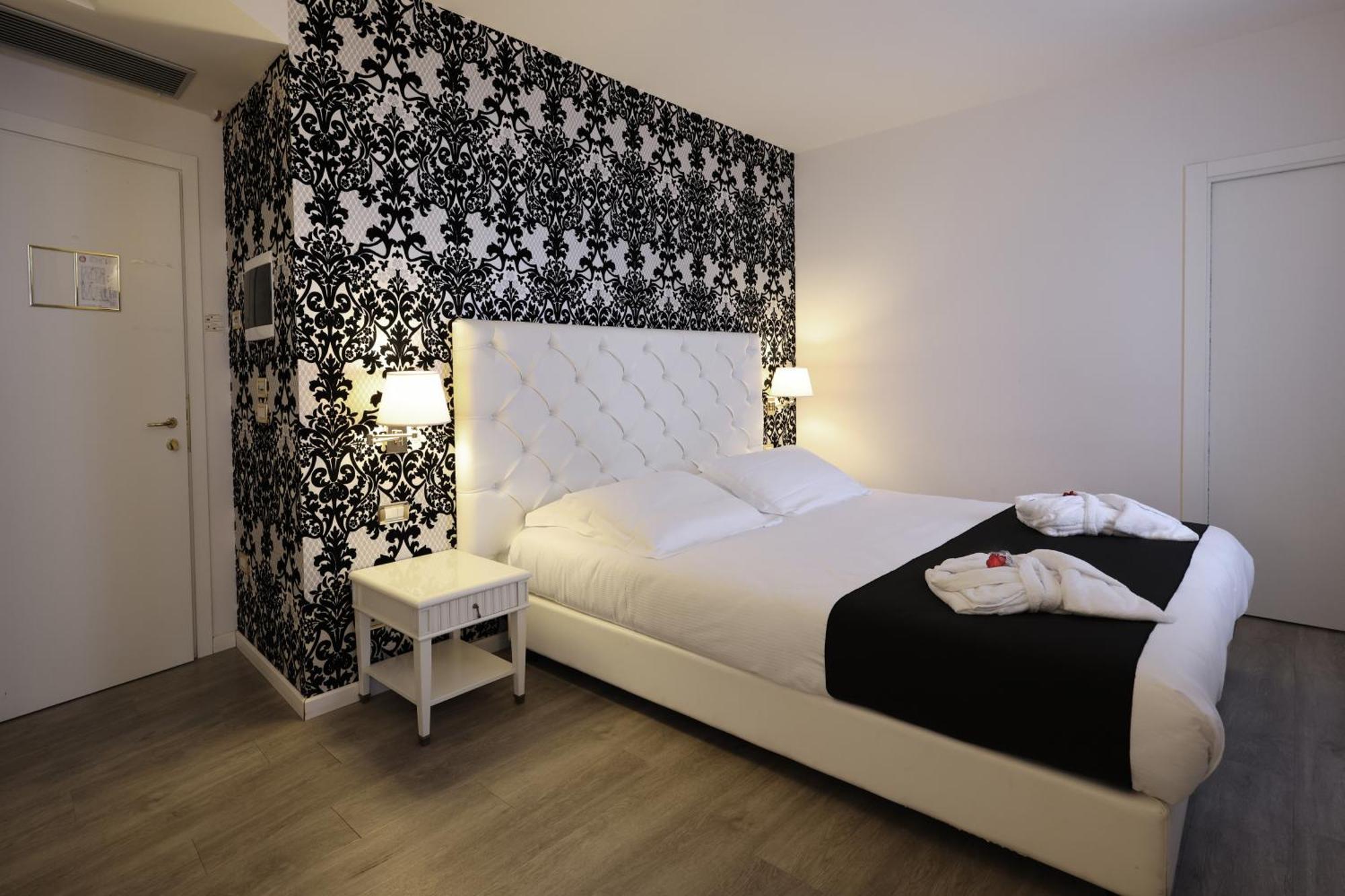 Hotel Palazzo Bello - Nuova Gestione เรกานาติ ภายนอก รูปภาพ