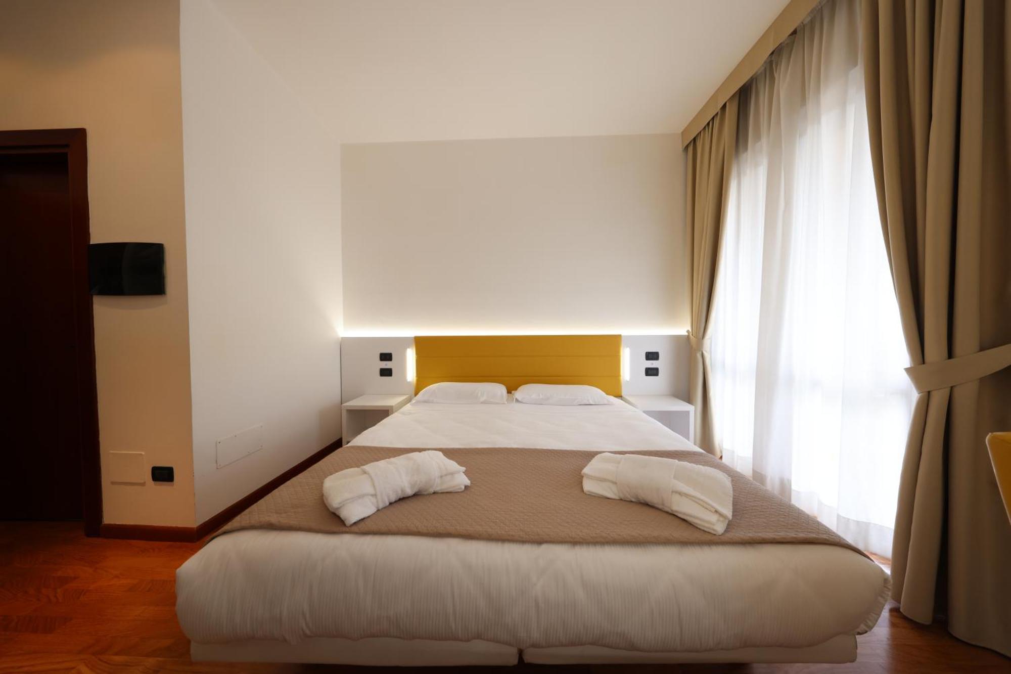 Hotel Palazzo Bello - Nuova Gestione เรกานาติ ภายนอก รูปภาพ