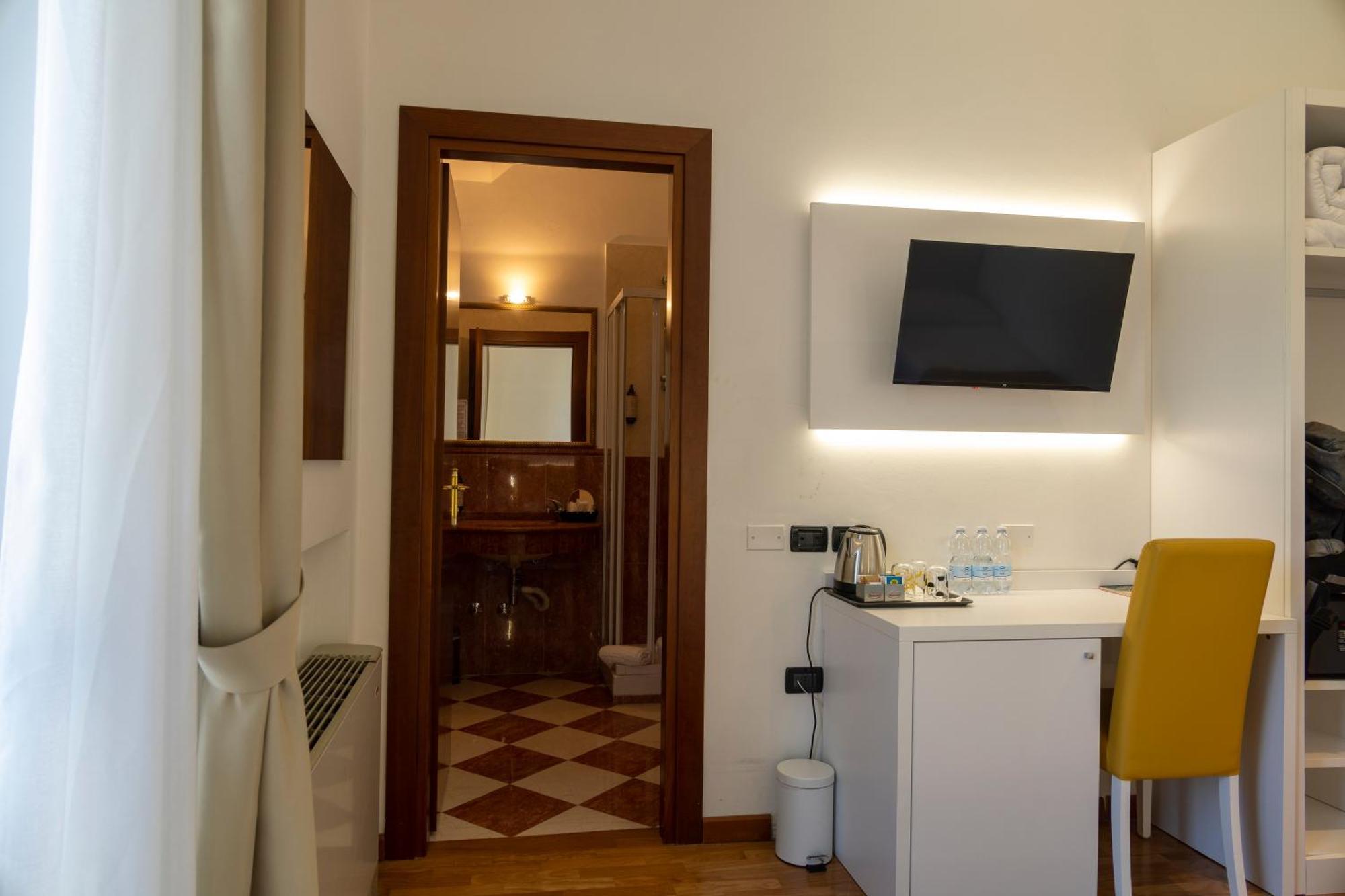 Hotel Palazzo Bello - Nuova Gestione เรกานาติ ภายนอก รูปภาพ