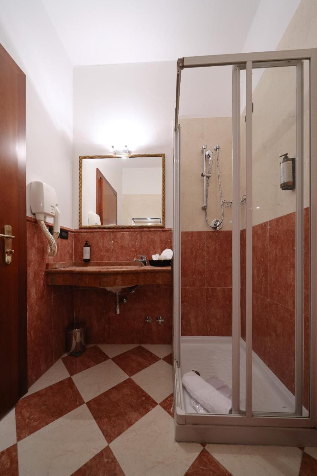 Hotel Palazzo Bello - Nuova Gestione เรกานาติ ภายนอก รูปภาพ
