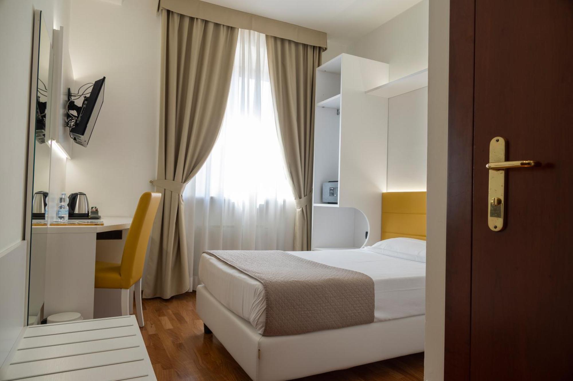 Hotel Palazzo Bello - Nuova Gestione เรกานาติ ภายนอก รูปภาพ