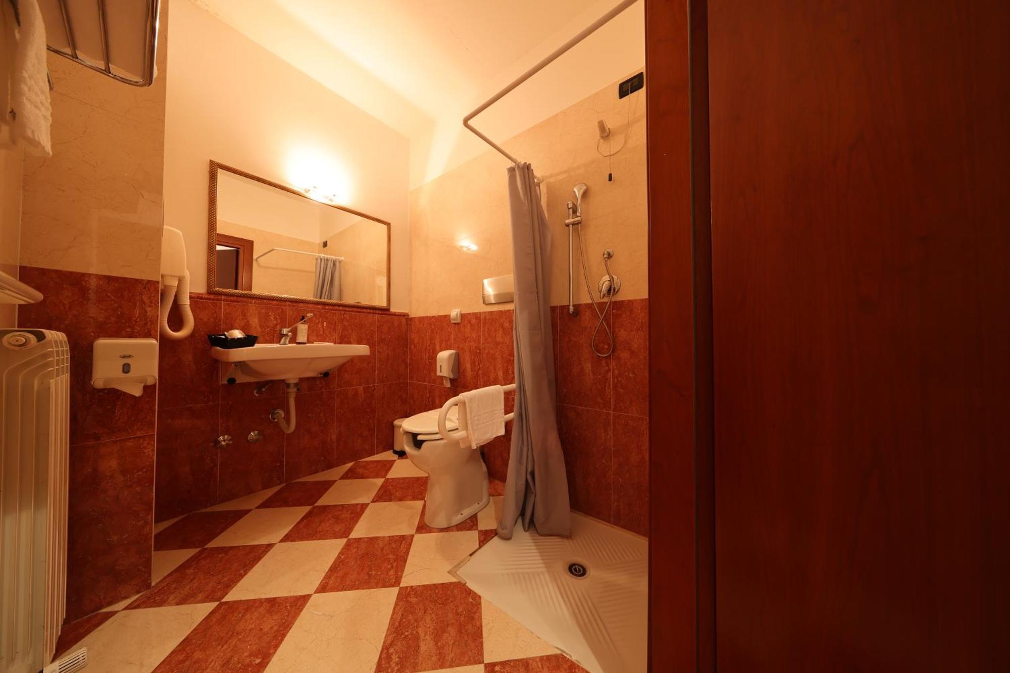 Hotel Palazzo Bello - Nuova Gestione เรกานาติ ภายนอก รูปภาพ