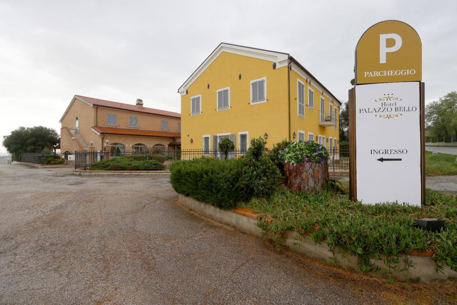 Hotel Palazzo Bello - Nuova Gestione เรกานาติ ภายนอก รูปภาพ