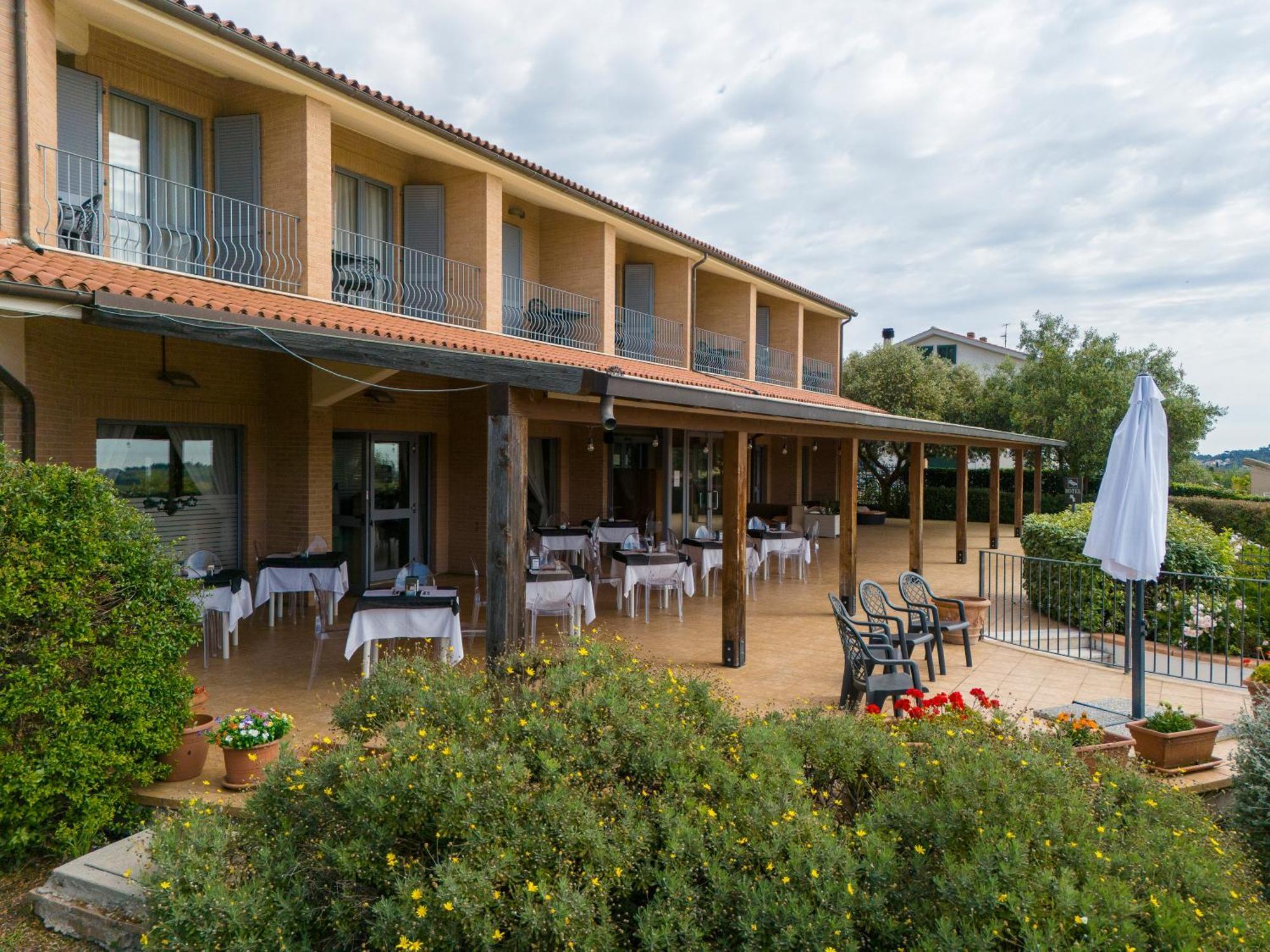 Hotel Palazzo Bello - Nuova Gestione เรกานาติ ภายนอก รูปภาพ