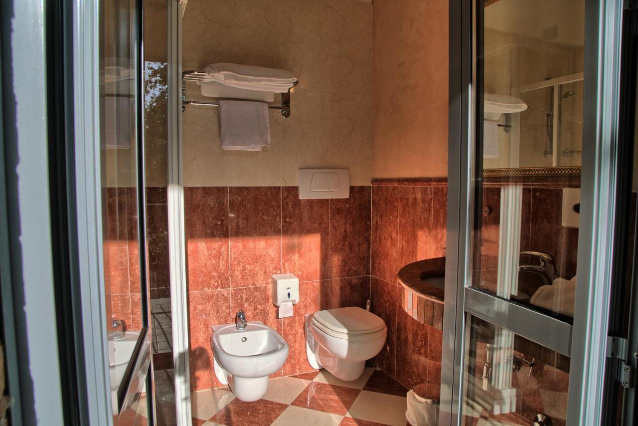 Hotel Palazzo Bello - Nuova Gestione เรกานาติ ภายนอก รูปภาพ
